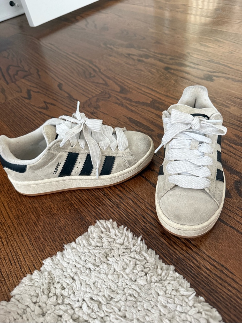 Adidas campus 00 in white and cream